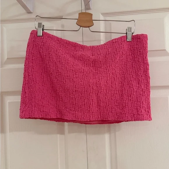 h:ours Vibrant Pink Mini Skirt - Picture 2 of 6